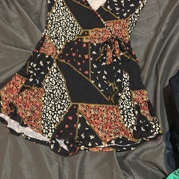 Forever 21 romper size small - Picture 3 of 4
